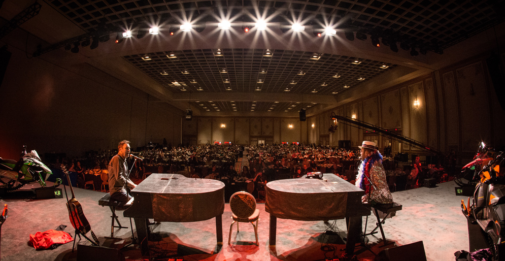 deuces wild dueling pianos corporate image